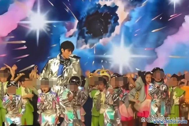 何猷君投入女儿毕业仪式 星二代鸠合现场