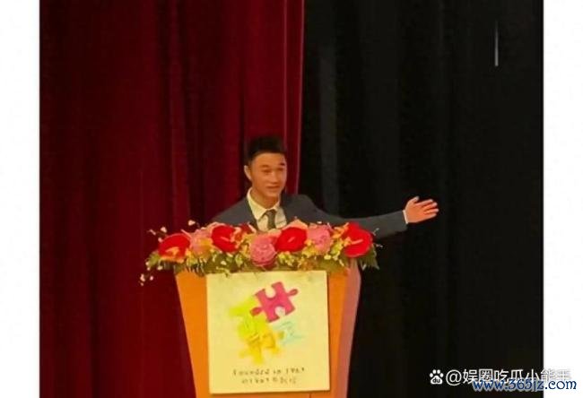 何猷君投入女儿毕业仪式