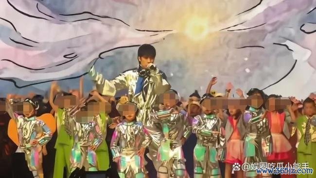何猷君投入女儿毕业仪式 星二代鸠合现场